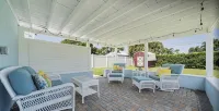 Beautiful, Private Beach House - 1 Block To The Beach (AC) 3 Bedroom - Sleeps 8 - 2성급