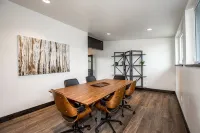 Beautiful 2BD + 2BA Home! King Beds! Hot Tub! Pool! Walk to downtown.