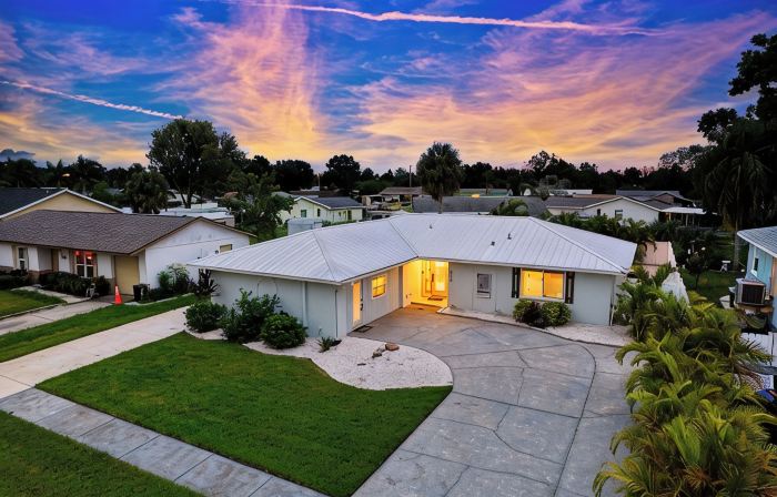 BRAND NEW, COVERED Heated Pool, Baja Ledge, Hot Tub, Large home PS5, WIFI, AC