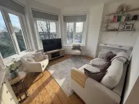 Beautiful 1-bedroom apartment. Perfect for couples, families, or friends. Hotele w: Surbiton