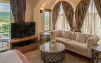 Toscana Valley Town Square Suites