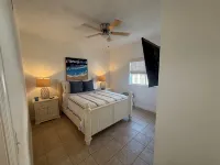 Chic 2-bedroom condo in brilliant Bimini Bay, steps from the Beach, WiFi, AC