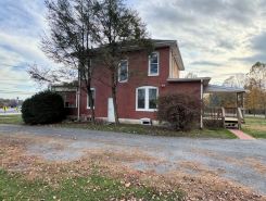 Charming 3-bedroom house in the heart of town right off I-70