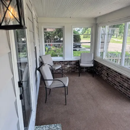 Cozy Retreat • Fireplace Loft •Walk to Park & Lake