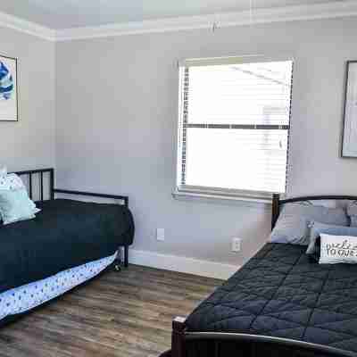 Renovated Townhome by the Bay Rooms