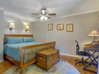 Coastal Charm: Ocean Views, Hot Tub, Fire Pit Near Tide Pools, Surfing, & SFO Hotels in Moss Beach