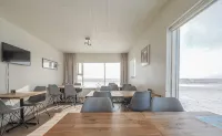 Farmhouse Lodge - Parking