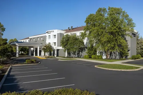 Courtyard Harrisburg West/Mechanicsburg - Parkplatz