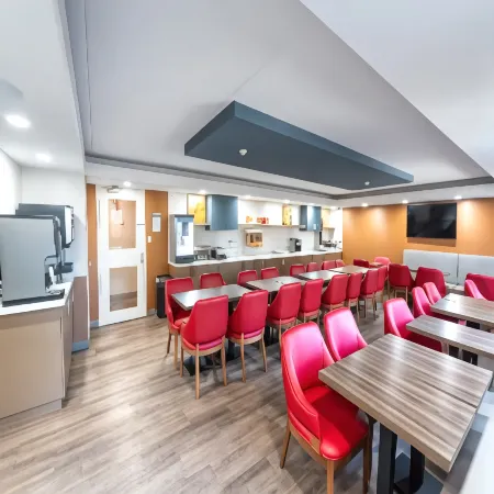 Comfort Suites
