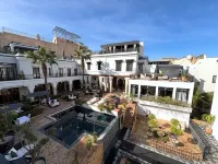 Riad Mayfez Suites & Spa - สระว่ายน้ำแบบอินฟินิตี้