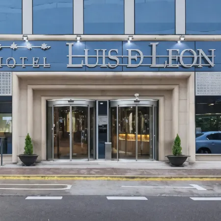 Silken Luis de León