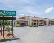 Quality Inn Fort Jackson - Parkplatz