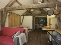 Idyllic Log Cabin with Log-fired Hot Tub nestled in a Forest Clearing Hotels in Wareham
