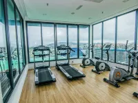 Marina Travellers Suite Sky Karamunsing - gimnasio
