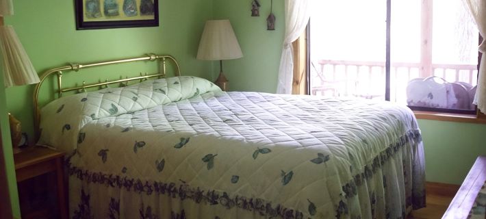 Sanitized! Creekside Cottage sits over Creek  Woods, Looking into Park!  Pets OK Hotels in Cosby