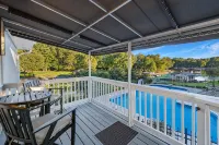Lake Norman Luxury - Large Saltwater Pool, Dock & Boathouse - Sleeps 18 - Homestays