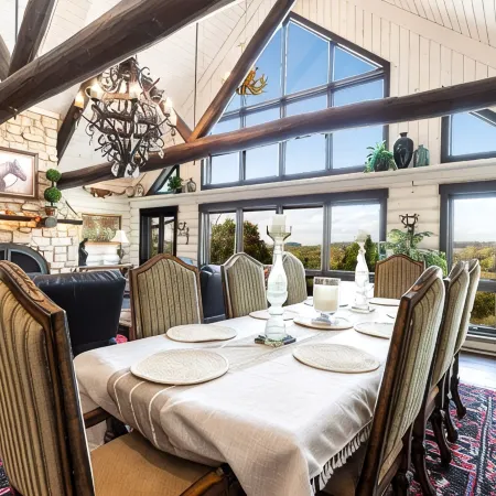 WOW! Unique Galena Dream Cabin. Hot Tub, Games, Fire Pit, Fully Stocked.