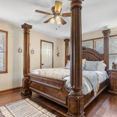 Sleeps 10, + Igloo Guest House, 7 Kayaks, 2 Paddleboards. John Boat, + More!