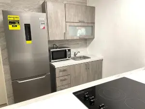 Hollywood Apartments - C