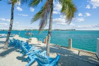 Oceanfront PARADISE w Heated pool, 55’ dock, ocean view & bathroom in every room - Butik