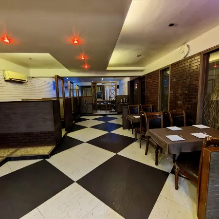 Hotel Praveen International Отели в г. Улхаснагар