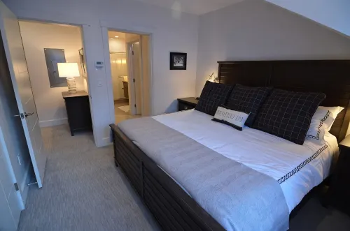 Ski-in /Out. Spacious 2BR / 2.5B Ground-Floor Condo. 4 Seasons of enchantment. - 4-Star