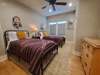 Quiet retreat near Plaza - Condos