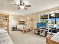 Lake Travis Waterfront Resort -  Deep Water Dock, Pool, Hot Tub & Pickleball - Private Pools