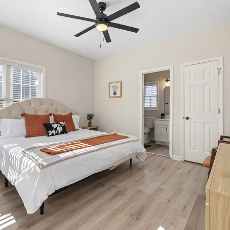 3BD Retreat + Hot Tub & BBQ + Near NCSU & Downtown