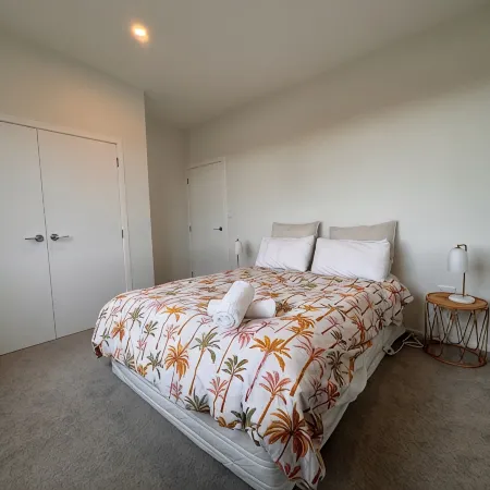 Raglan Retreat With Water Views