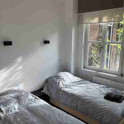 Canal house ground floor in historic center Gouda Rooms