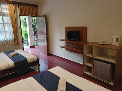 Catur Adi Putra Hotel