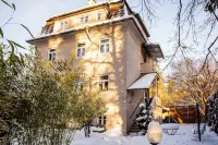 up to 16 pax, BBQ, sunbeds, bikes, close to ski areas, lake region and town - Villas
