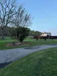 Charming 2-bedroom tiny cabin hot tub camp fire