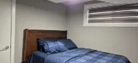 Cozy 2-bedroom bsmt suite w/private entrance - Bungalow