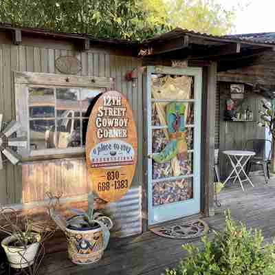 12th St. Cowboy Corner Bandera, TX Hotel Exterior