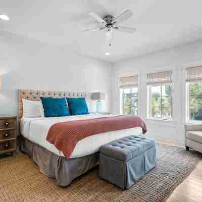 Luxury 4BR ~ 3 King Suites ~ Resort Pool & Beach Rooms