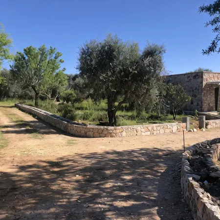 SAN GREGORIO VILLA WITH SECULAR OLIVE GROVE, GARDEN AND PORCH