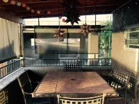 Artsy Historic Downtown 2BR w large backyard & private Salt Water Spa Pool - 私人泳池