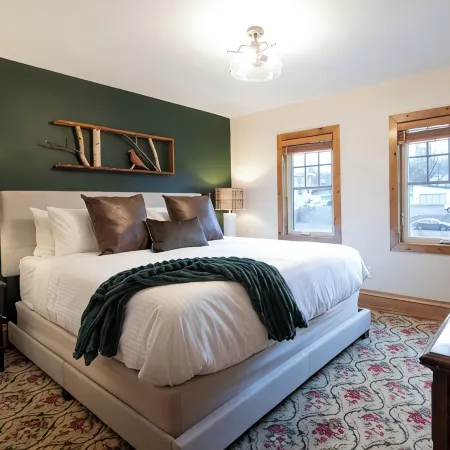 Matilda - Stunning, 3-bed, vintage home in Duluth!