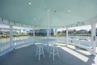 Waterfront Luxury Condo - 3성급