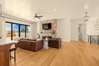 New Modern 5Br with AC - Walk to Targhee Shuttle - 4-Star