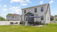Ideally located, game room, finished basement, fenced yard, lawn games, coffee - 4つ星
