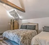 Ivy House 6-Beds Sleeps 19 with Hot Tub - 4-Star