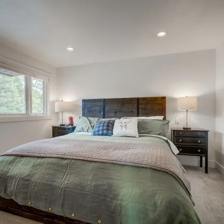 10-Minutes to Ski Resort, 2.5-Bedroom, Mountain Views, Hot Tub/Sauna