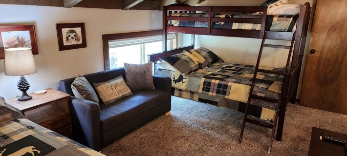 3 Min to SHARC with 8 Passes! Private Hot Tub, Quite Cul-de-sac w/ PS4 & BBQ Hotels in Sunriver