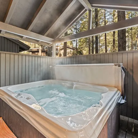 Sunriver Nostalgia - Walk to Sunriver Village, SHARC passes, HOT TUB
