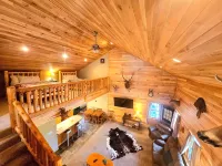 Log Cabin/ w hot tub, outdoor pool & pool table - 3-Star