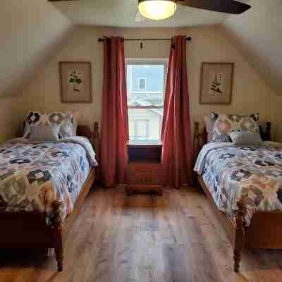 Best in the Bay!! 3B/1.5ba, Pet friendly Home Rooms