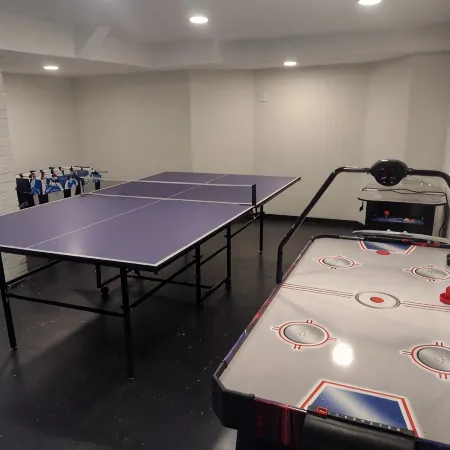 LeGros Chateau - Best Downtown Dells Vacation Rental! Game Room!